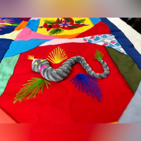 embroidered dragon design patchwork vest size Medium year of the dragon - Picture 8 of 10